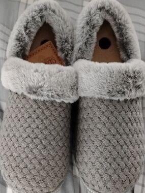 Skechers Slippers Please See Other Listing In Closet To Purchase.